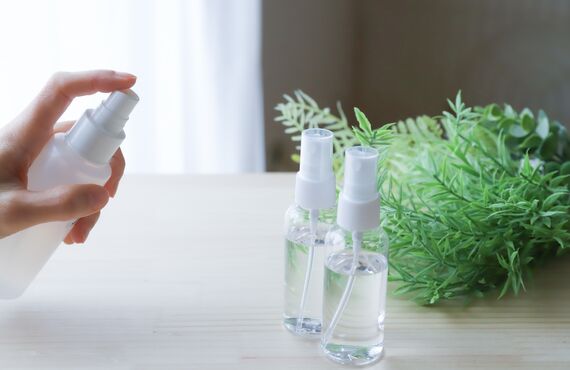 出先でも除菌ができる携帯スプレータイプを販売中です | 愛知で清掃に関する商品を販売する株式会社あずみ野産業